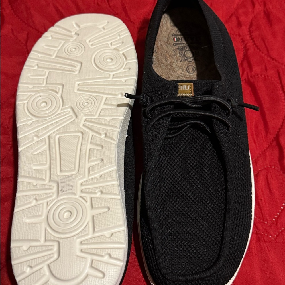 NWOT Itaero Black Women's shoes - Picture 5 of 6